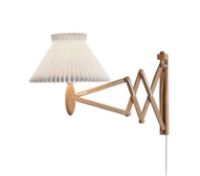Billede af Le Klint 224 1/17 Saxlampe til væg H: 31 cm - Lys eg / Standardskærm