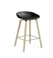 Billede af HAY AAS32 Bar Chair Low SH: 65 cm - Soaped Oak Veneer / Black / Footrest Stainless Steel FORUDBESTIL: SLUT JUNI 2024 