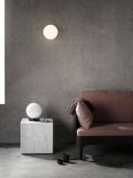 Billede af Audo Copenhagen TR Bulb Loft/Wall Lamp Ø: 20 cm - Shiny Opal/Black