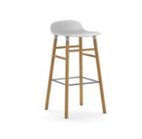 Billede af Normann Copenhagen Form Barstol SH: 75cm - Hvid/Eg