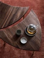 Billede af &Tradition Pinwheel HM7 Side table - Oiled Walnut/Brass