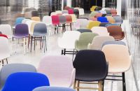 Billede af Normann Copenhagen Form Stol SH: 44cm - Grøn/Messing