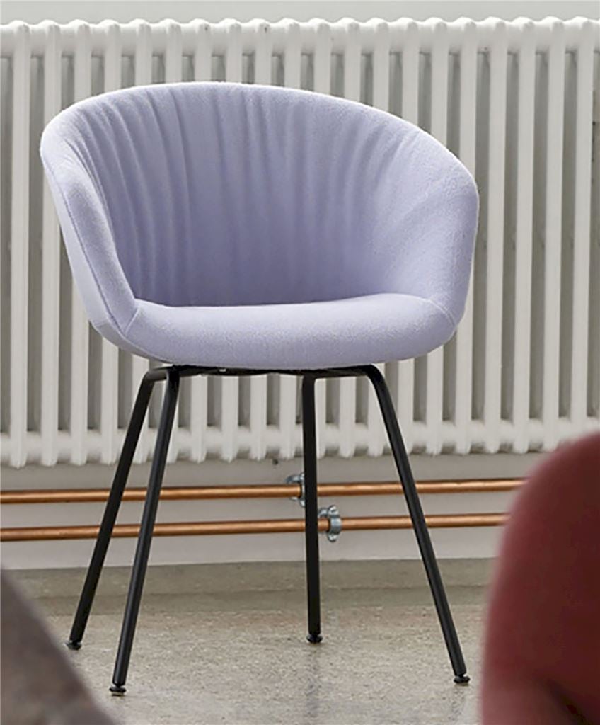 Billede af HAY AAC27 Soft About a Chair Spisebordsstol Fuldpolstret m. Armlæn SH: 46 cm - Black Powder Coated Steel/Vidar 723
