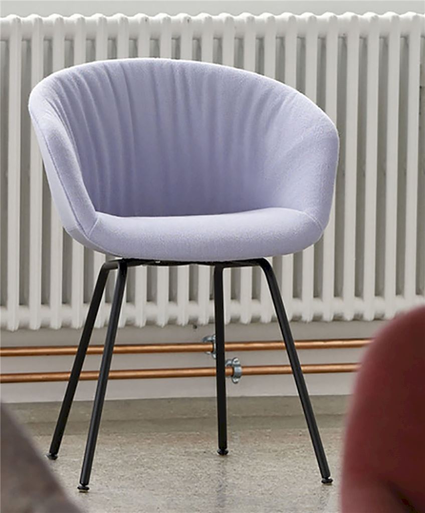 Billede af HAY AAC27 Soft About a Chair Spisebordsstol Fuldpolstret m. Armlæn SH: 46 cm - Black Powder Coated Steel/Vidar 723