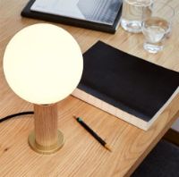 Billede af Tala Knuckle Table Lamp H: 12,5 cm - Oak/Brass  OUTLET