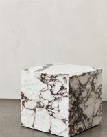 Billede af Audo Copenhagen Plinth Cubic H: 40 cm - Rose Calacatta Viola Marble