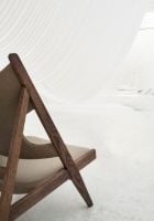 Billede af Audo Copenhagen Knitting Lounge Chair SH: 30 cm - Dark Stained Oak/Dakar 0311 Sand Leather