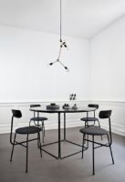 Billede af Audo Copenhagen Afteroom Dining Chair SH: 46 cm - Black Steel Base/Black Leather Dunes Seat  OUTLET