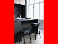 Billede af Please Wait to be Seated Tubby Tube Counter Stool Upholstery H: 68 cm - Black/Savanne Leather 