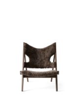 Billede af Audo Copenhagen Knitting Lounge Chair Sheepskin curly SH: 30 cm - Dark Stained Oak/ Drake 20