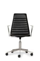 Billede af Paustian Spinal Chair 44 High Back w. Armrest SH: 43-55 cm - Chrome Base w. Castors/Black Sierra Leather