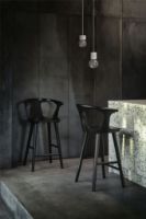 Billede af &Tradition SK7 In Between Counter Chair SH: 65 cm - Black Lacquered Oak 