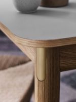 Billede af &Tradition Patch HW1 Extendable Table 180x90 cm - Oiled Oak w. Beige Arizona 0748 Fenix Nano Laminate & Brass