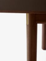 Billede af &Tradition Patch HW1 Extendable Table 180x90 cm - Oiled Walnut w. Cacao Orinoco 0749 Fenix Nano Laminate & Brass