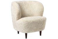 Billede af GUBI Stay Lounge Chair Fully Upholstered SH: 40 cm - Moonlight/Smoked Oak
