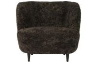 Billede af GUBI Stay Lounge Chair Fully Upholstered SH: 40 cm - Espresso/Smoked Oak