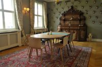 Billede af VIA Copenhagen Eat Oval Spisebord m. 1 tillægsplade 160x100 cm - Hvidolieret Eg/Sort Linoleum