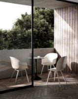 Billede af GUBI Beetle Outdoor Dining Chair SH: 45 cm - New Beige