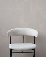 Billede af GUBI Violin Dining Chair Fully Upholstered Dunes Leather SH: 45 cm - Black Matt / Grey 