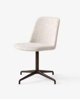 Billede af &Tradition HW13 Rely Chair SH: 48 cm - Serafino Lino/Bronzed Base
