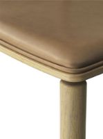 Billede af Vipp 481 Cabin Chair SH: 45,5 cm - Light Oak w/ Sand Leather