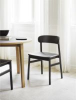 Billede af Normann Copenhagen Herit Chair Upholstery SH: 45 cm - Black Oak Base/Black Spectrum Leather 