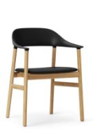 Billede af Normann Copenhagen Herit Armchair Upholstery SH: 45 cm - Oak Base/ Black Spectrum Leather 