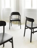 Billede af Normann Copenhagen Herit Armchair Upholstery SH: 45 cm - Black Oak Base/Black Spectrum Leather 