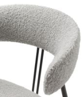Billede af GUBI Violin Dining Chair Fully Upholstered Bouclé SH: 45 cm - Black Matt / 004