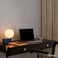 Billede af Tala Alumina Table/Wall Lamp with Sphere IV Bulb EU H: 24 cm - Sapphire OUTLET