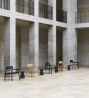 Billede af Normann Copenhagen Timb Lounge Armchair Upholstery SH: 42 cm - Black / Ultra Leather 