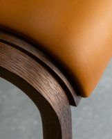 Billede af Audo Copenhagen Ready Dining Chair Front Upholstered SH: 48 cm - Red Stained Oak/Dakar 0842