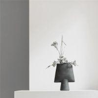 Billede af 101 Copenhagen Sphere Vase Square Mini H: 25 cm - Dark Grey OUTLET