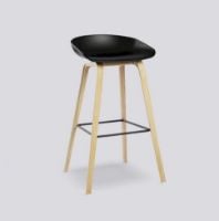Billede af HAY AAS32 Bar Chair Low SH: 65 cm - Soaped Oak Veneer / Black /  Footrest Powder Coated Black