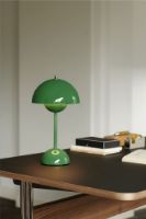 Billede af &Tradition Flowerpot VP9 Bordlampe H: 29,5 cm - Signal Green 

