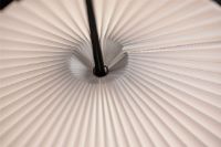 Billede af Le Klint 186M Shibui Pendel Medium Ø: 38 cm - Hvid/Sort