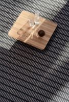 Billede af Woodnotes New York Carpet Sewn Edges 80x200 cm - Black/Stone