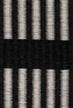 Billede af Woodnotes Cut Stripe Carpet Sewn Edges 140x200 cm - Black/Stone
