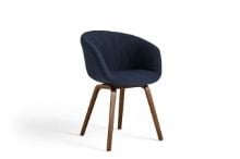 Billede af HAY AAC 23 Soft About A Chair SH: 46 cm - Lacquered Walnut Veneer/Flamiber Dark Blue J4