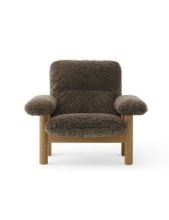 Billede af Audo Copenhagen Brasilia Lounge Chair SH: 39 cm - Natural Oak/Sheepskin Root