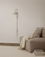 Billede af Ferm Living Arum Swivel Væglampe Tall H: 127 cm - Cashmere 