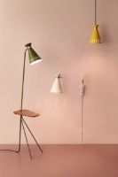 Billede af Warm Nordic Cone Floor Lamp With Table H: 144 cm - Pine Green