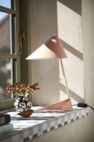 Billede af Warm Nordic Ambience Table Lamp H: 43 cm - Sparkling Rose/Solid Brass

