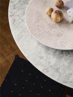Billede af &Tradition In Between SK19 Dining Table Ø: 120 cm - Bianco Carrara Marble/Black Base