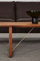Billede af Fredericia Furniture 5367 BM67 Sofabord 140x55 cm - Olieret Valnød/Messing