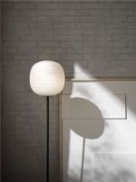 Billede af New Works Lantern Floor Lamp Ø: 30 cm - Frosted White Opal Glass 