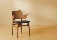 Billede af Warm Nordic Gesture Chair SH: 46 cm - Teak/Black Leather