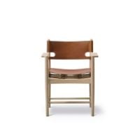 Billede af Fredericia Furniture 3238 Den Spanske Spisebordsstol m. Armlæn SH: 46 cm - Cognac Læder/Sæbebehandlet Eg