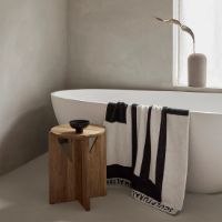 Billede af Kristina Dam Studio Minimal Towel Cotton 70x140 cm - Black/Off White