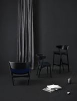 Billede af Sibast Furniture No 7 Bar Stool SH: 75 cm - Black Oak / Black Leather